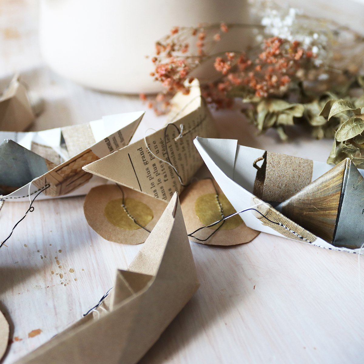 Guirlandes de bateaux en papier